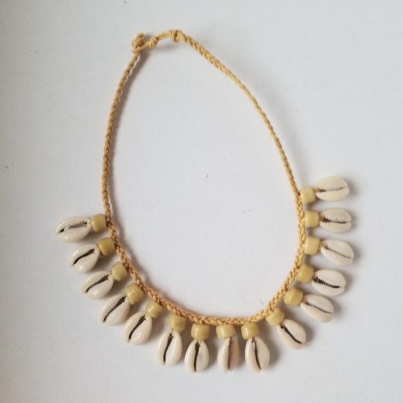 Cowrie shell necklace - Picture 5 of 7